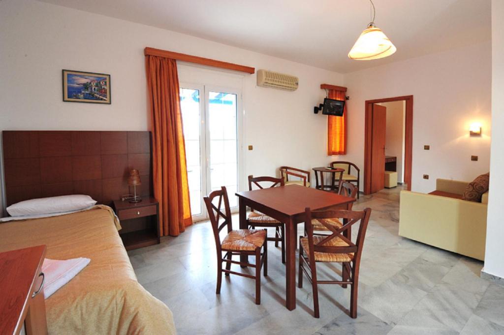 Anna Ageliki Aparthotel Damnoni Bilik gambar